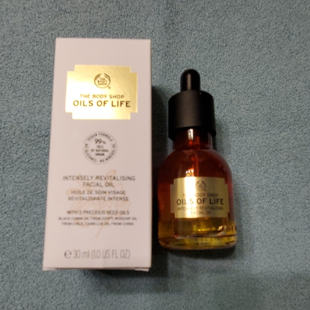 The Body Shop Oils of Life Revitalizing Facial Oil